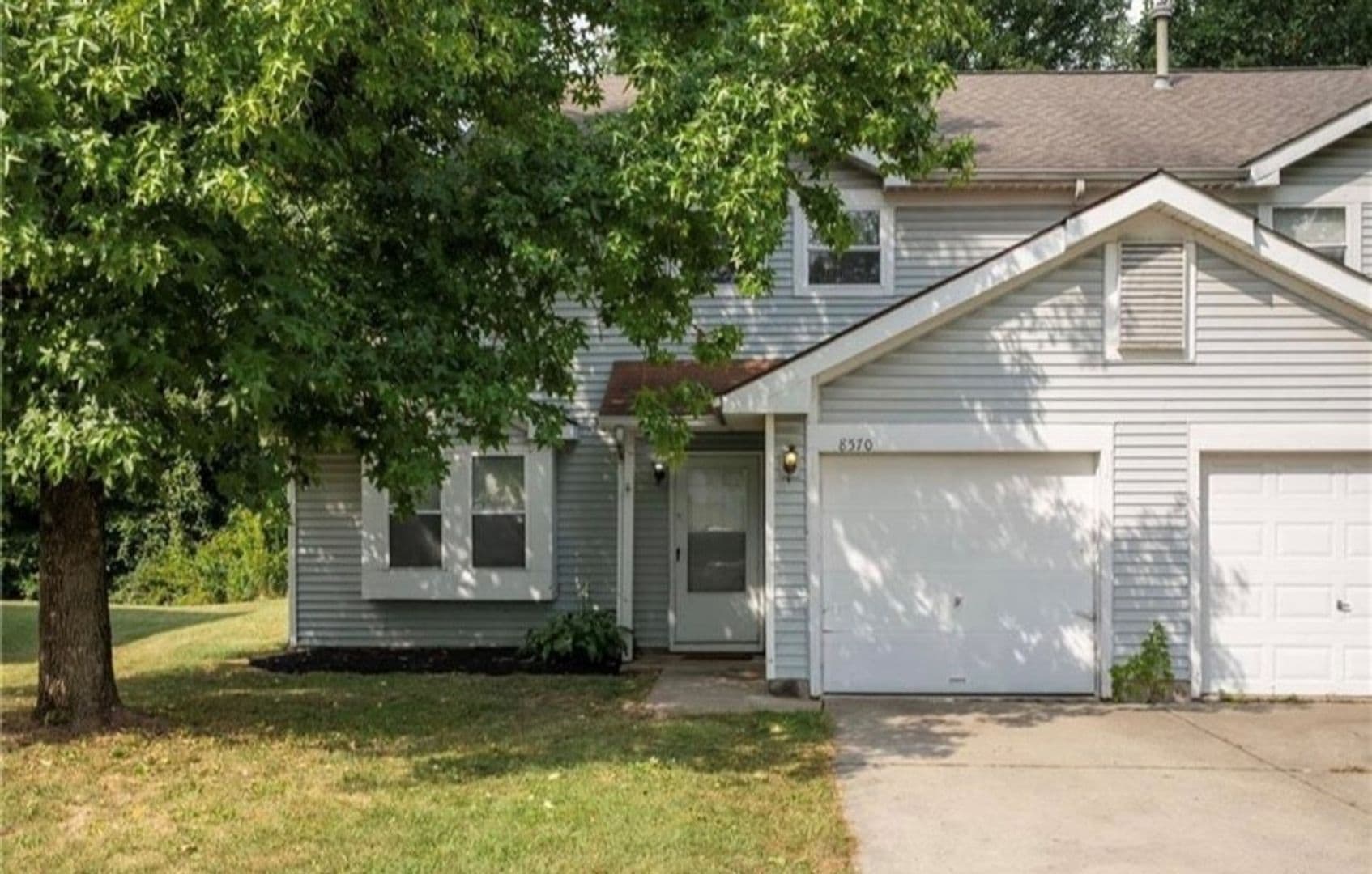 Indianapolis House: 8570 Fairway Trail