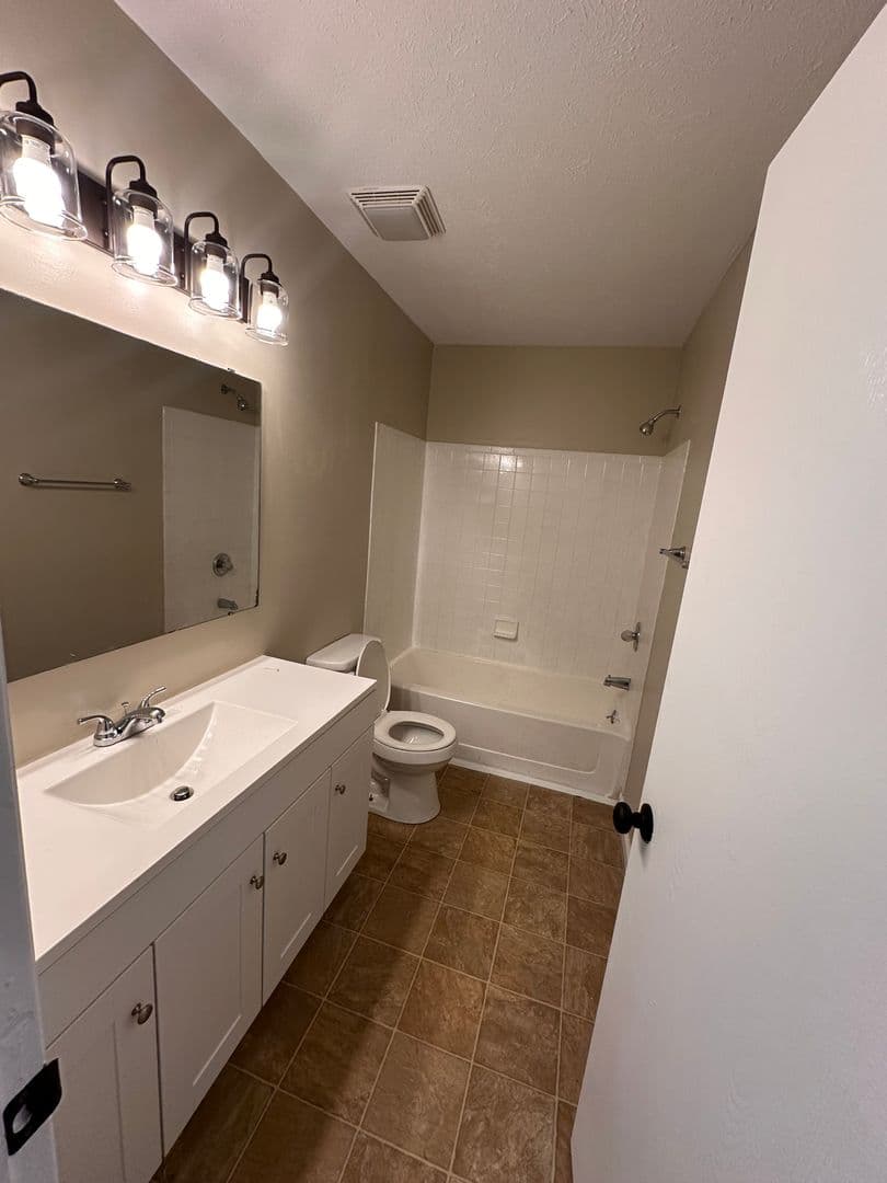 Indianapolis House: 8570 Fairway Trail