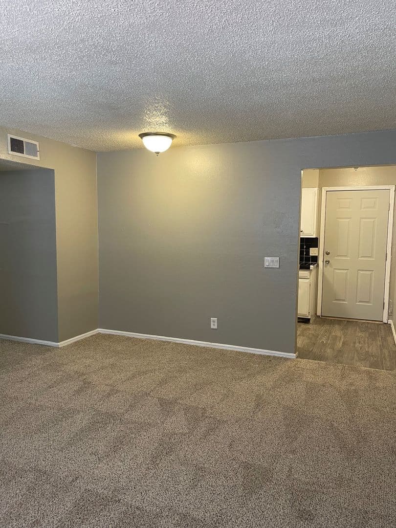 Edmond Apartment: 1010 Kennedy Ave