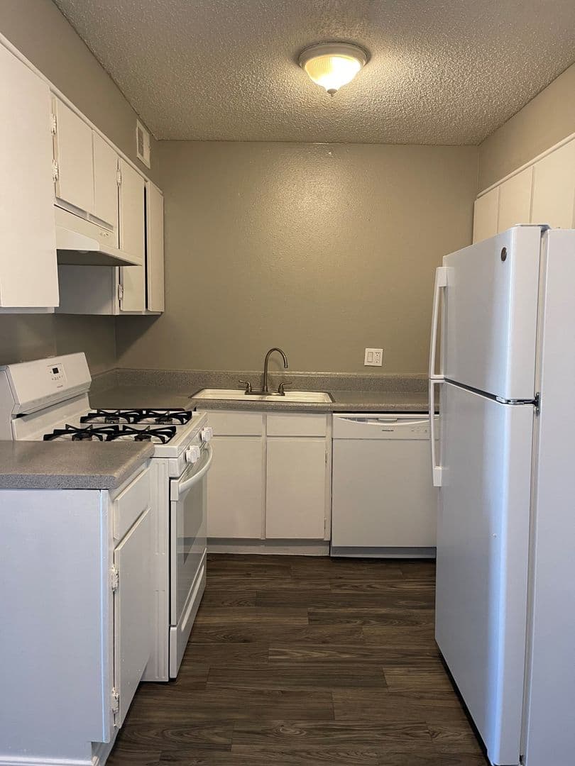 Edmond Apartment: 20 S Bryant Ave