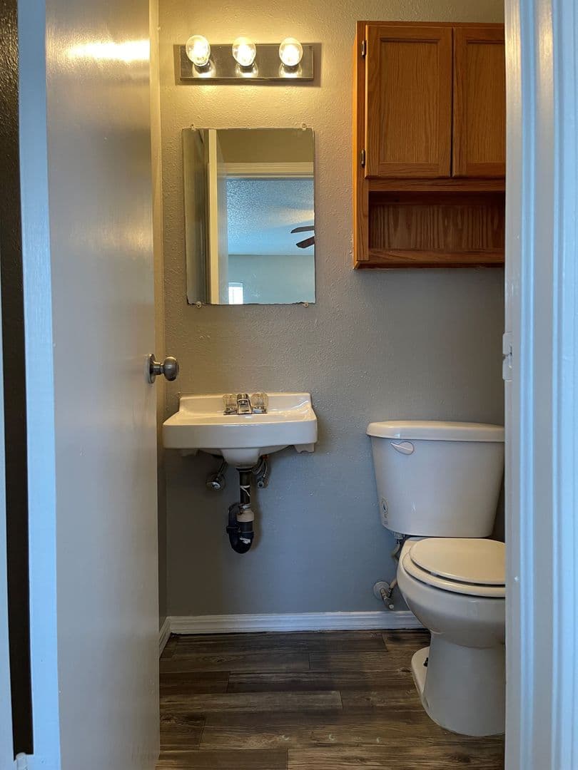 Edmond Apartment: 20 S Bryant Ave