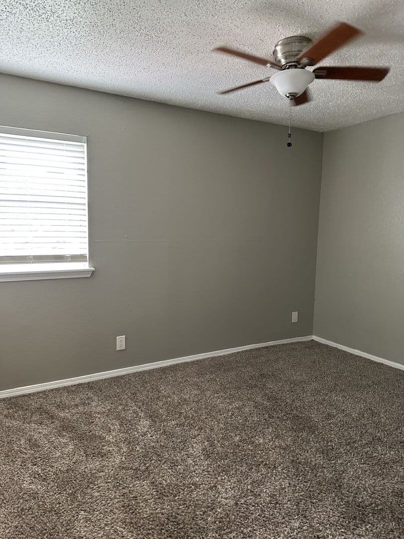 Edmond Apartment: 20 S Bryant Ave
