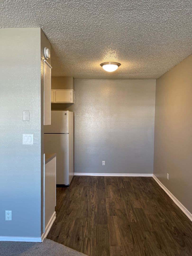 Edmond Apartment: 20 S Bryant Ave