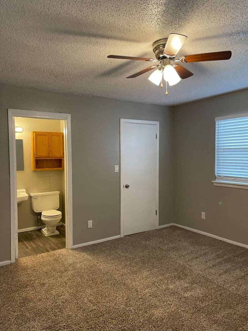 Edmond Apartment: 20 S Bryant Ave