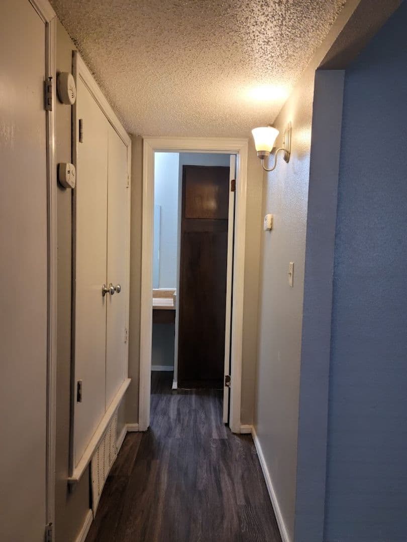 Edmond Apartment: 20 S Bryant Ave