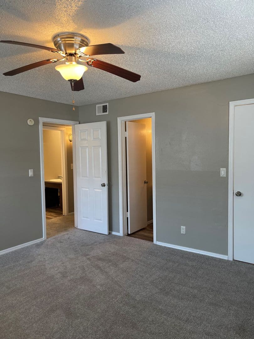 Edmond Apartment: 20 S Bryant Ave