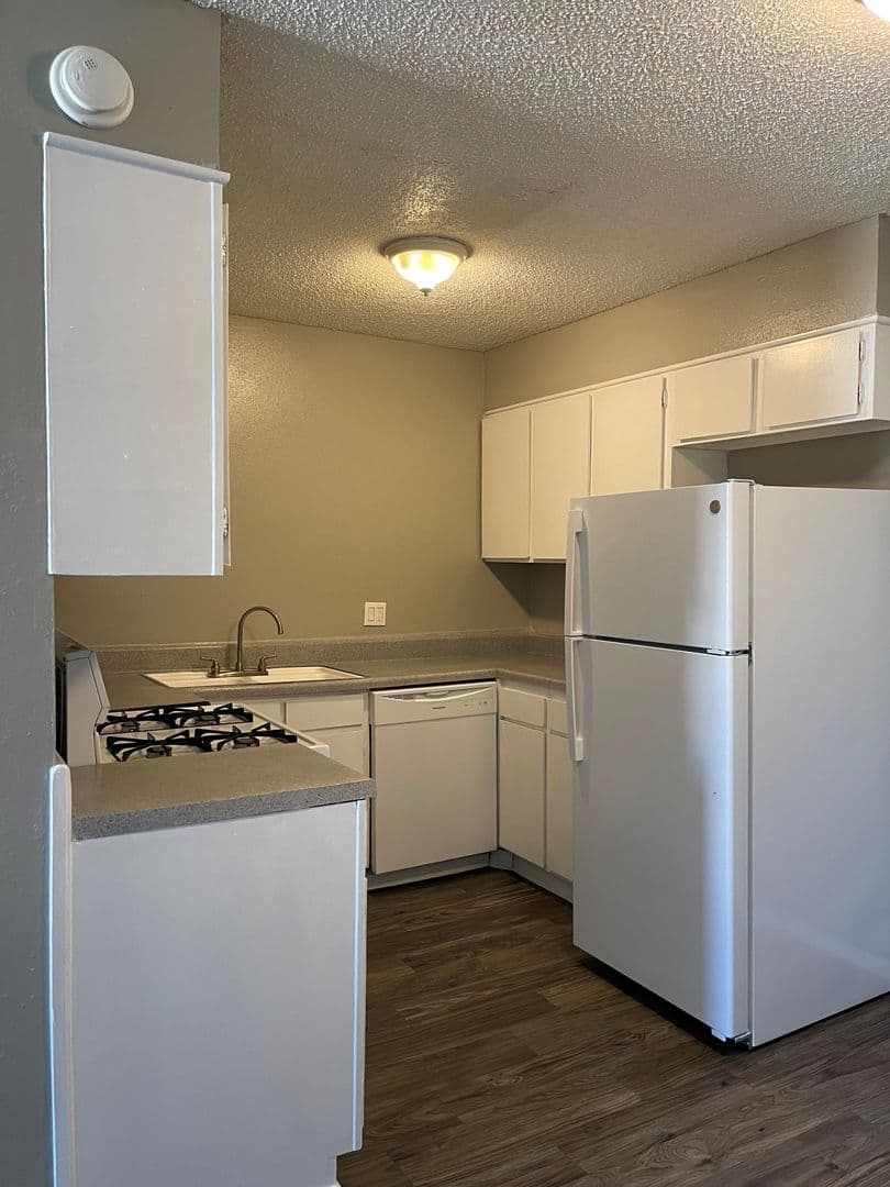 Edmond Apartment: 20 S Bryant Ave