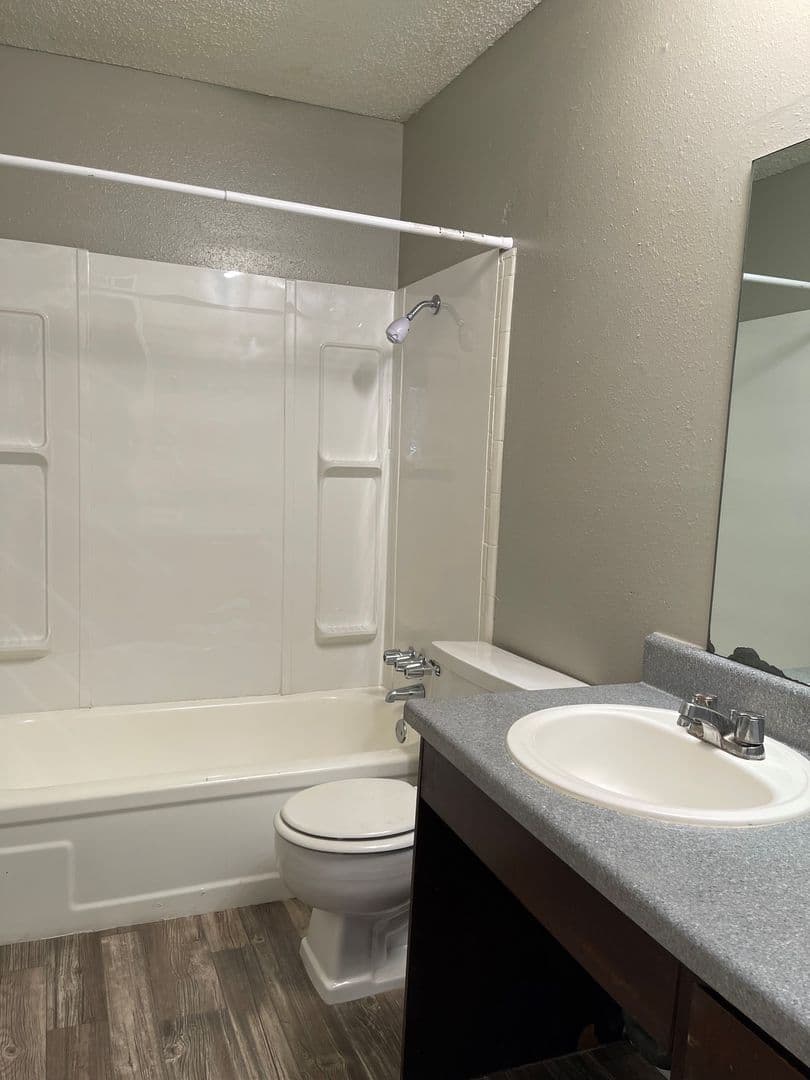 Edmond Apartment: 20 S Bryant Ave