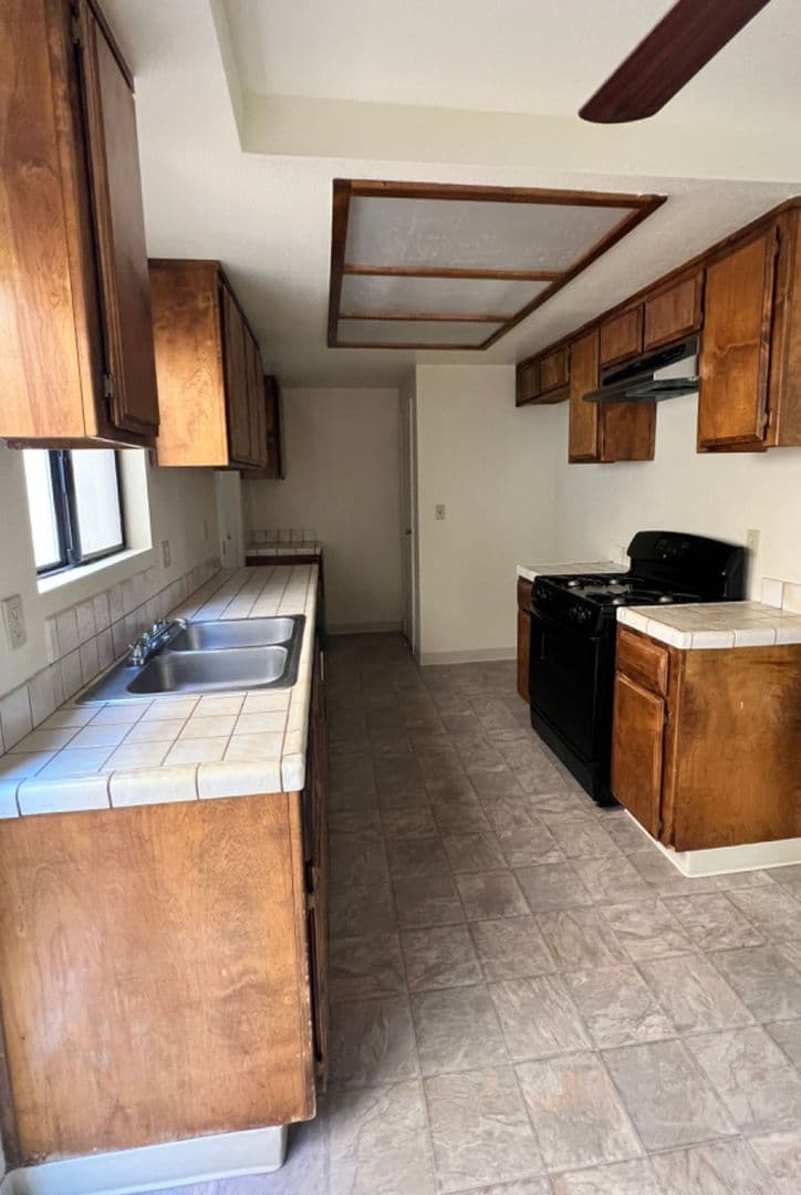 Tehachapi Apartment: 21640 Brook Dr.