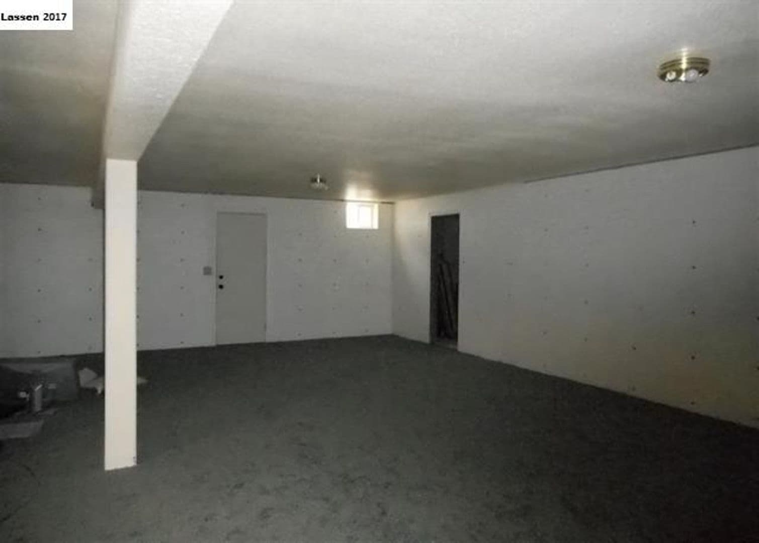 Litchfield House: 721-605 Center Rd.