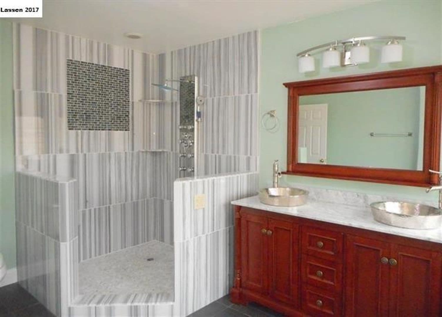 Litchfield House: 721-605 Center Rd.