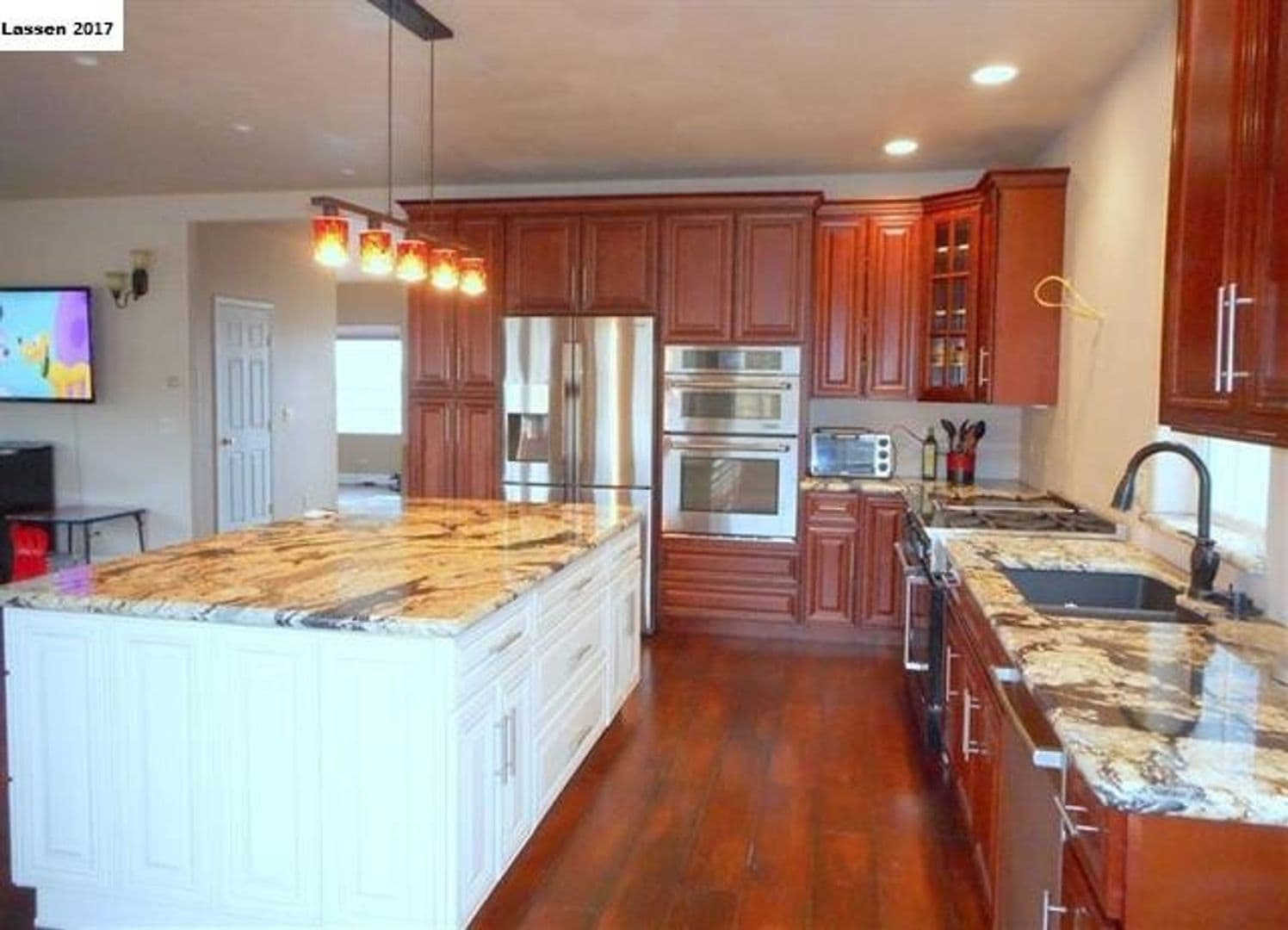 Litchfield House: 721-605 Center Rd.