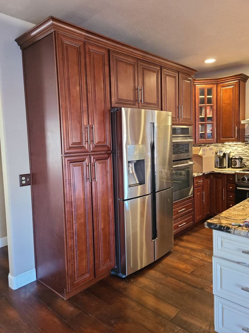 Litchfield House: 721-605 Center Rd.