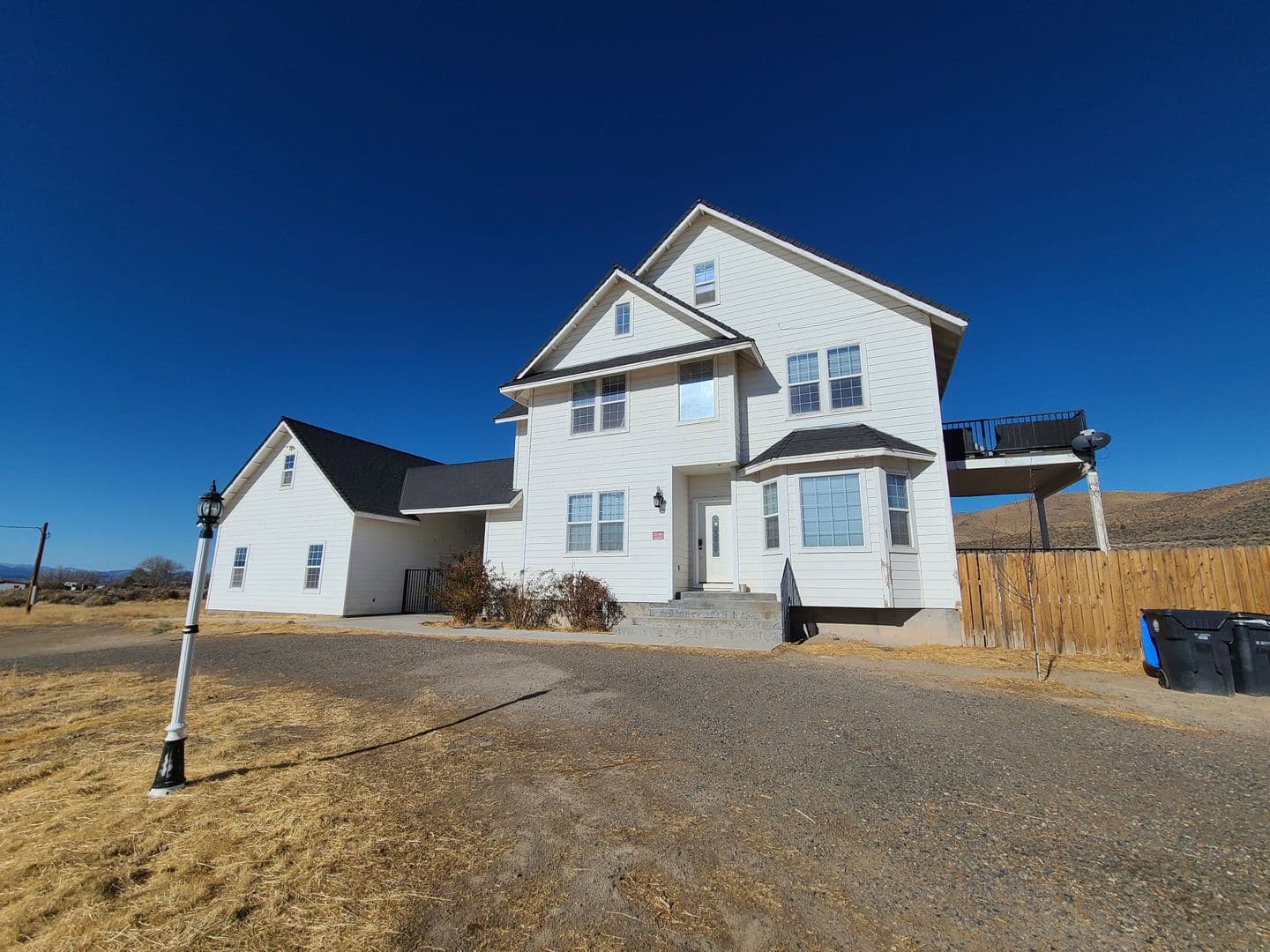 Litchfield House: 721-605 Center Rd.