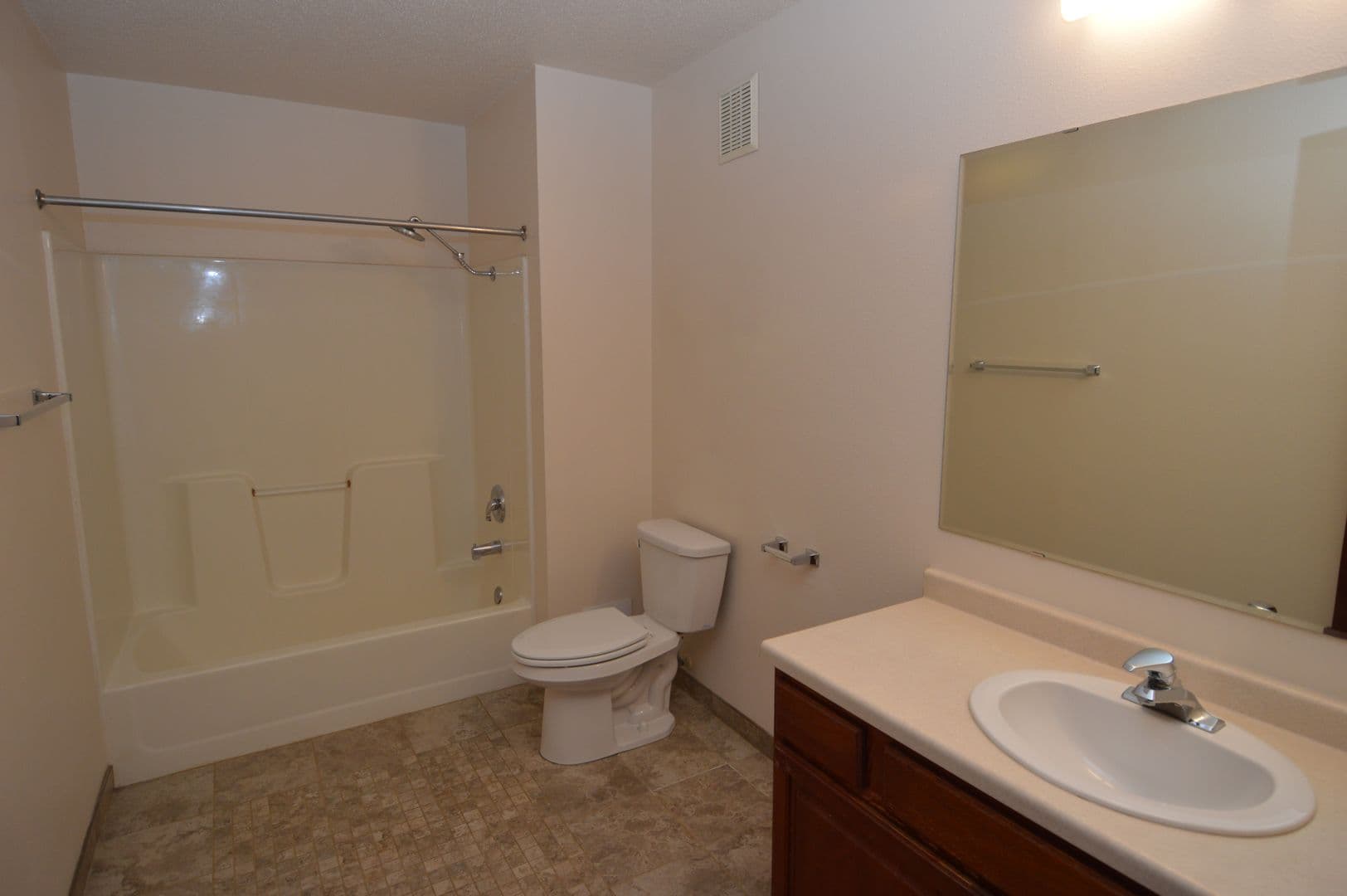 Grand Forks Apartment: 33 South 3rd Street