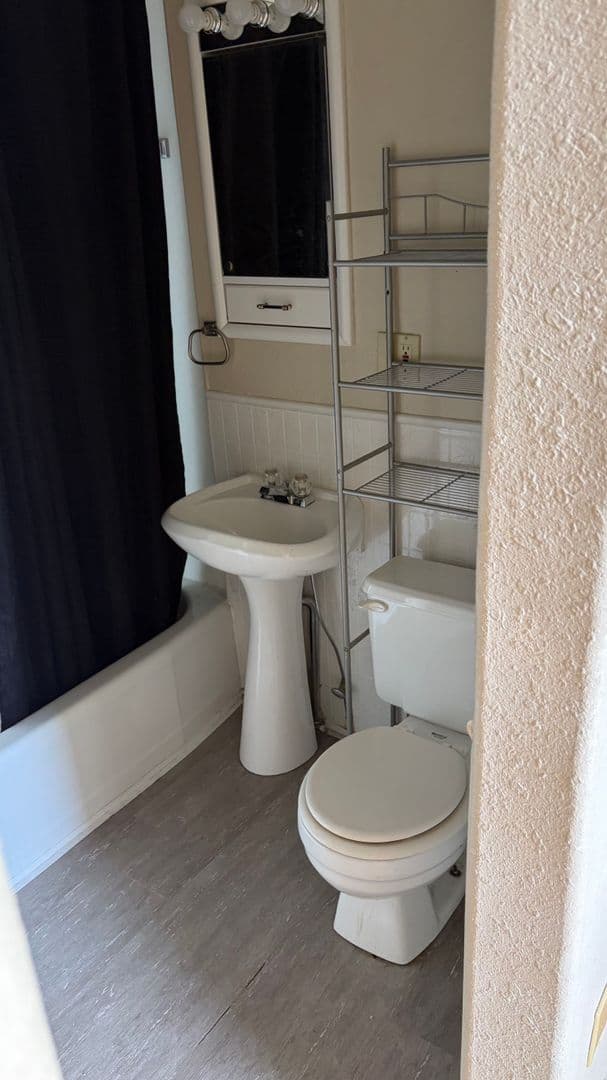 East Grand Forks Apartment: 304 DeMers Ave
