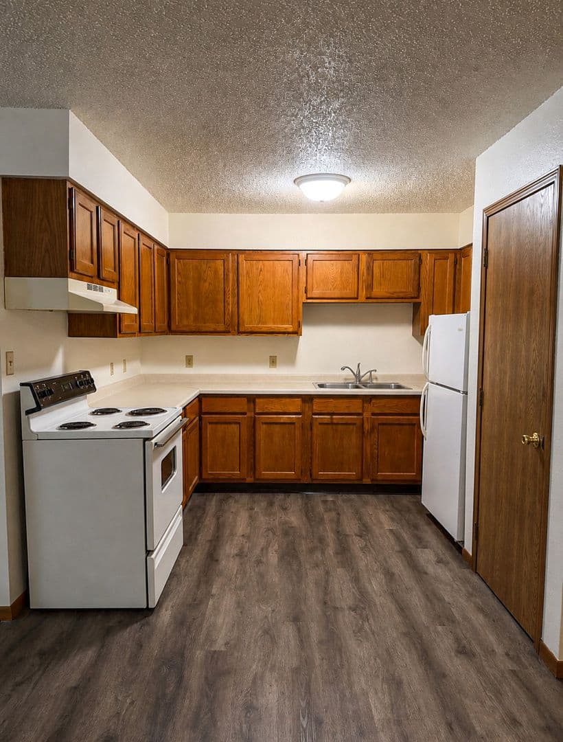 East Grand Forks Apartment: 2144 8th Ave NW