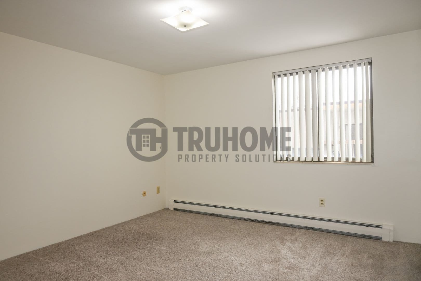 Grand Forks Apartment: 715 North 40th Street