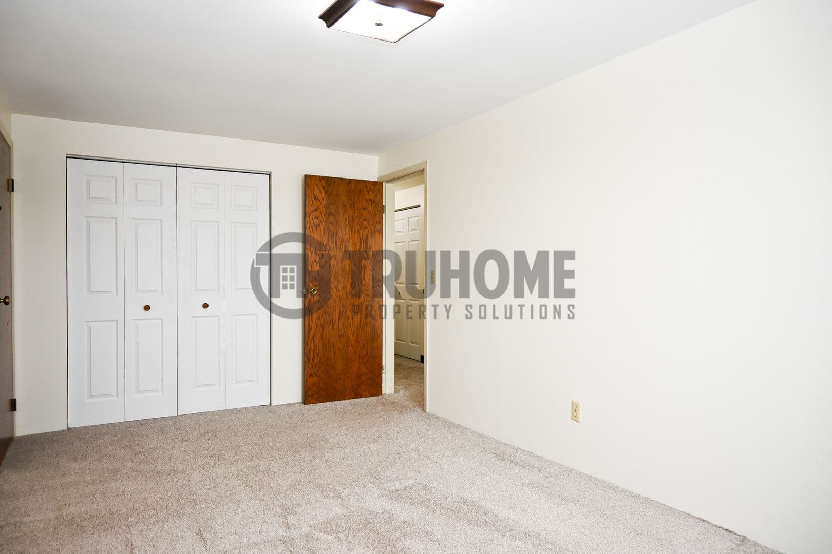 Grand Forks Apartment: 715 North 40th Street