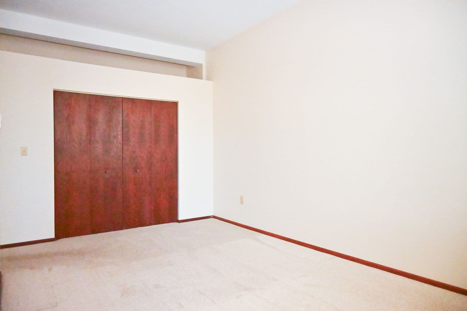 Grand Forks Apartment: 33 South 3rd Street