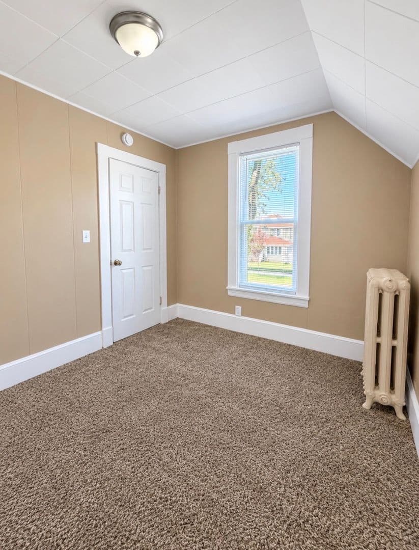 Grand Forks Apartment: 601 Walnut Street/417 6th Ave S