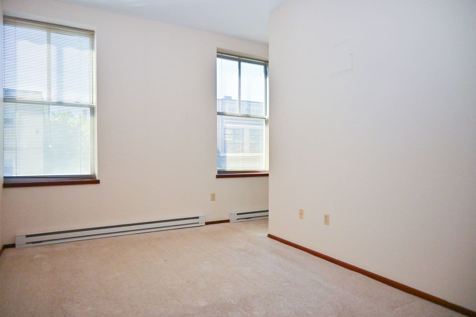 Grand Forks Apartment: 33 South 3rd Street