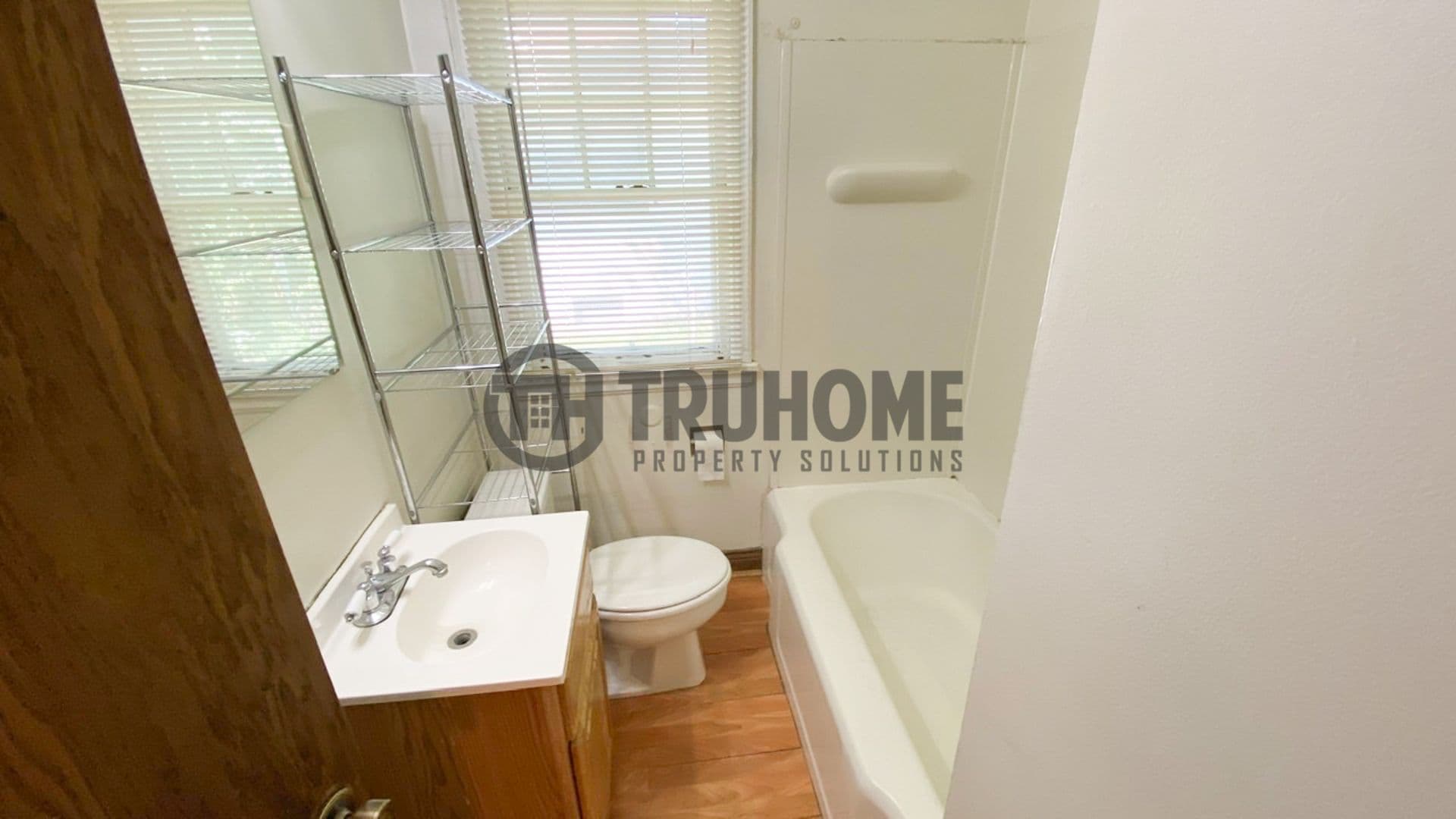 Grand Forks House: 2305 University Ave