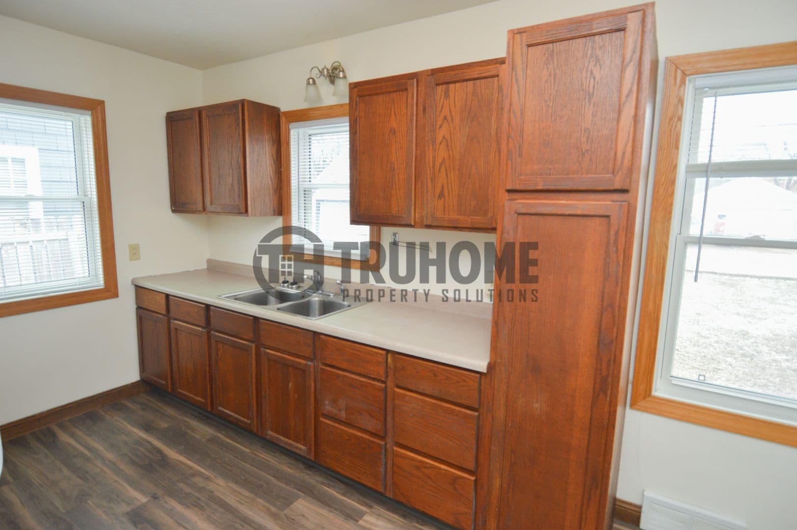 Grand Forks House: 2305 University Ave