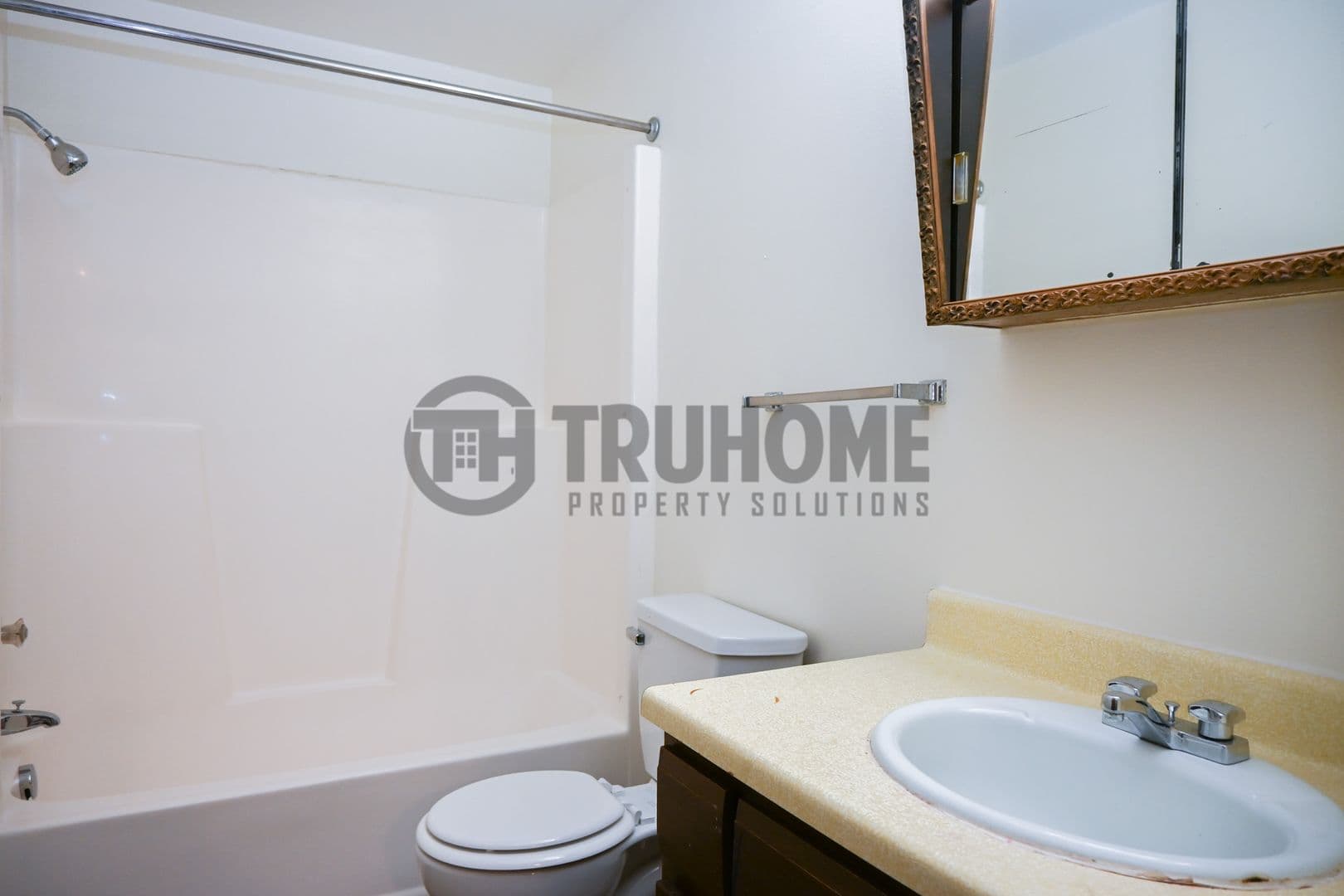 Grand Forks Apartment: 715 North 40th Street
