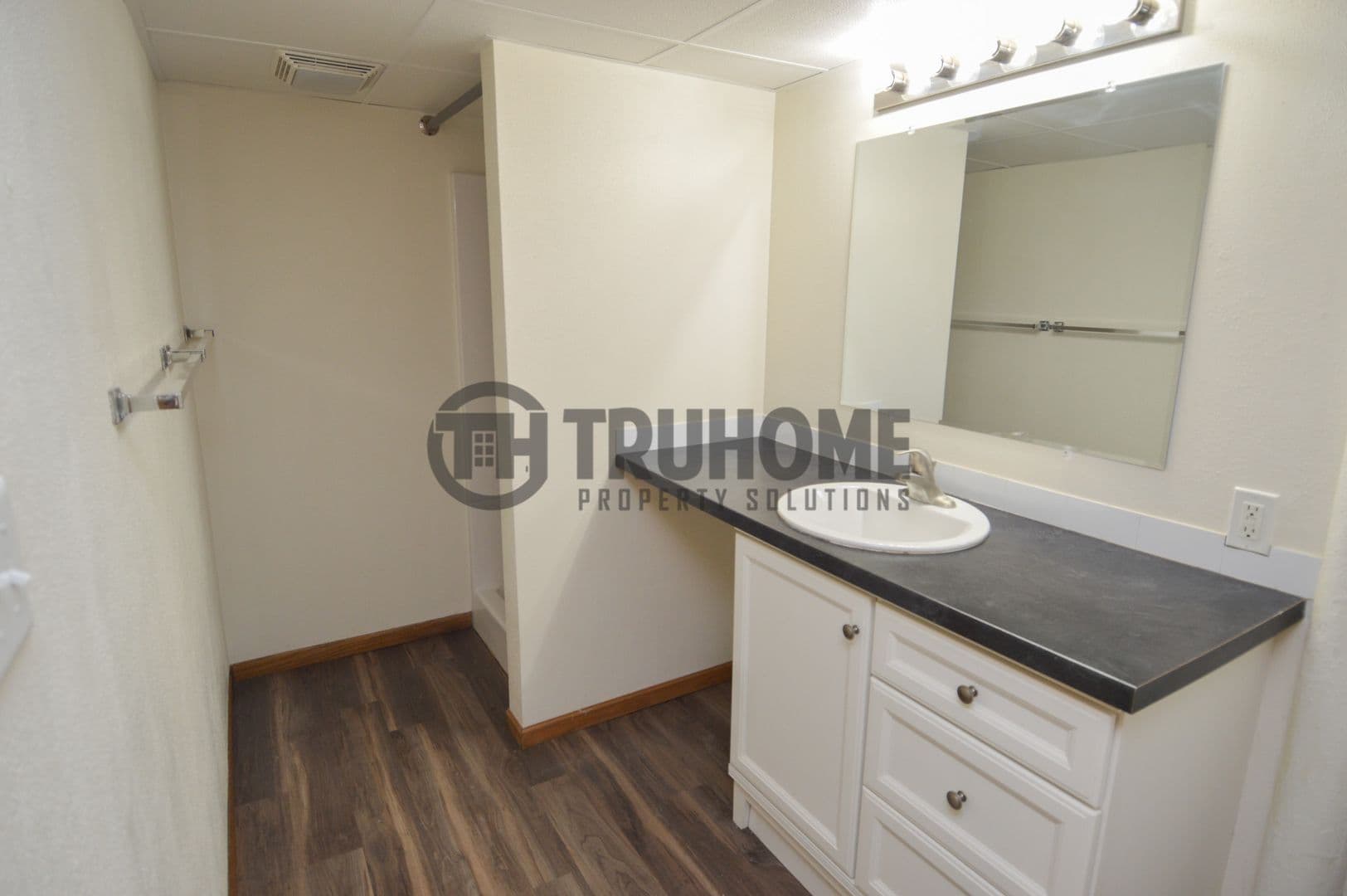 Grand Forks House: 2305 University Ave