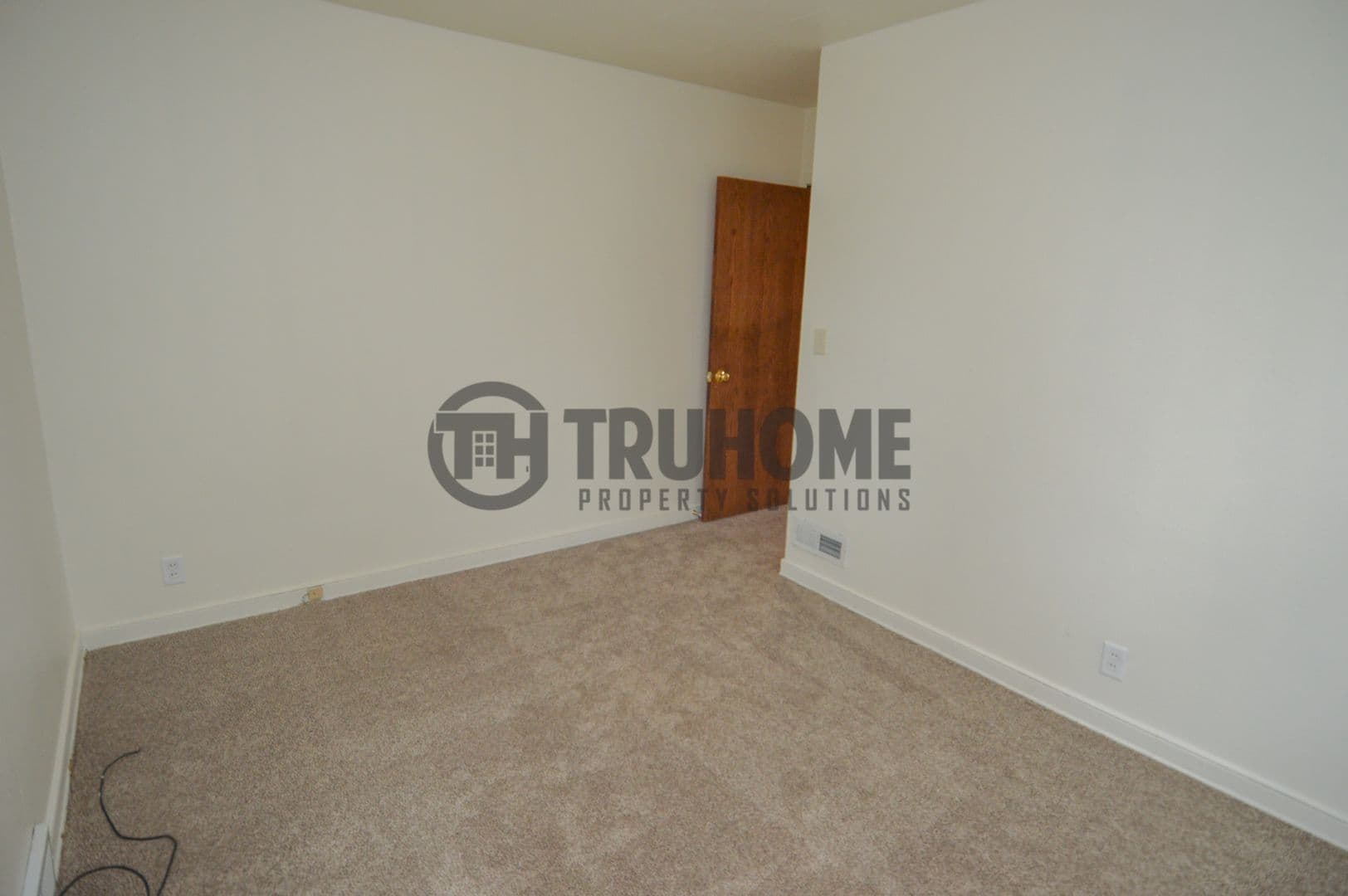 Grand Forks House: 2305 University Ave
