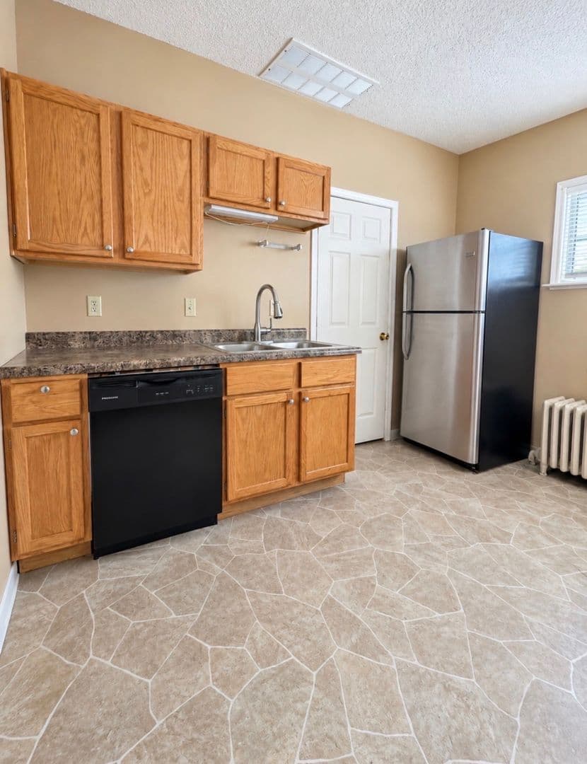 Grand Forks Apartment: 601 Walnut Street/417 6th Ave S