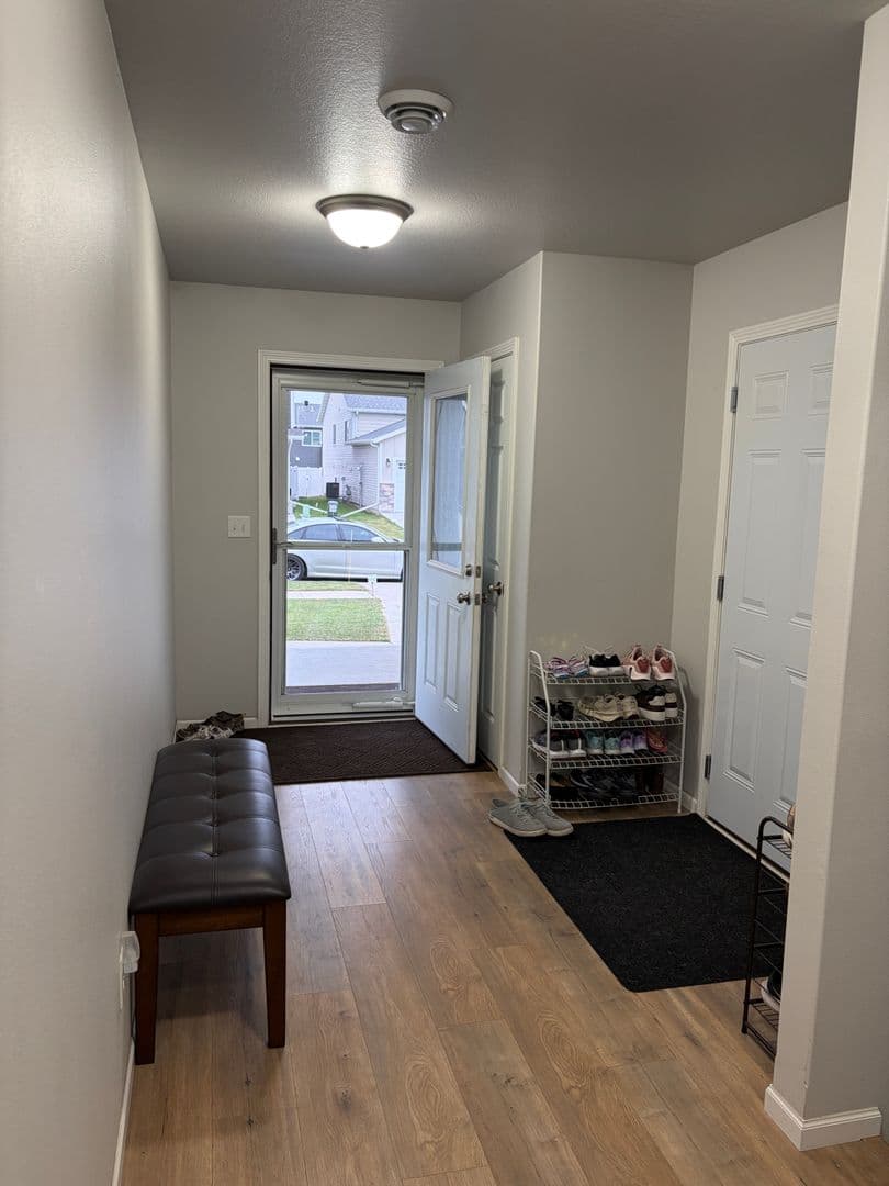 Grand Forks House: 1740 Tobi Lane