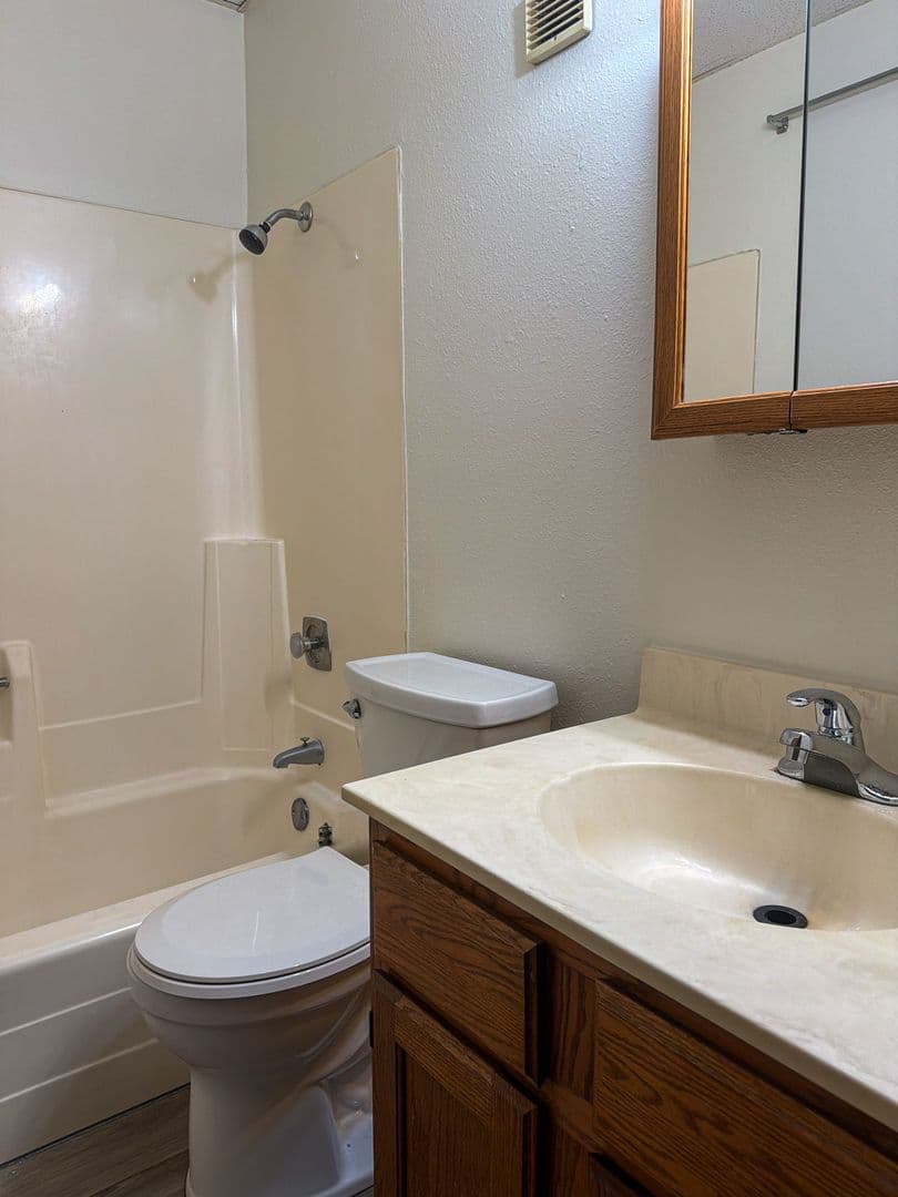 East Grand Forks Apartment: 2144 8th Ave NW