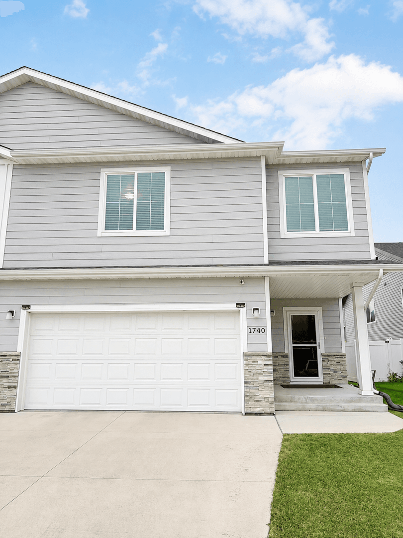 Grand Forks House: 1740 Tobi Lane
