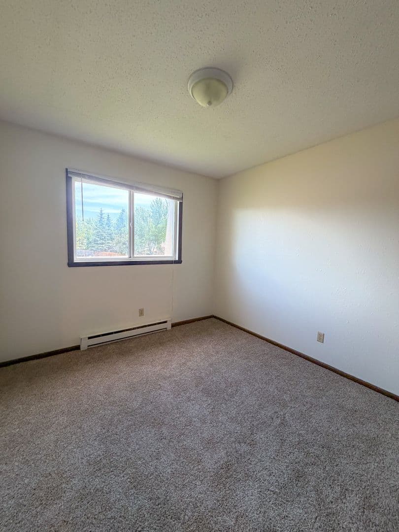 East Grand Forks Apartment: 2134 8th Ave NW