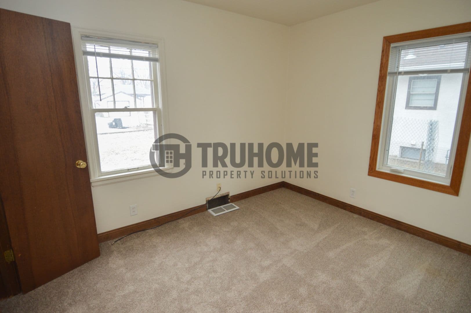 Grand Forks House: 2305 University Ave