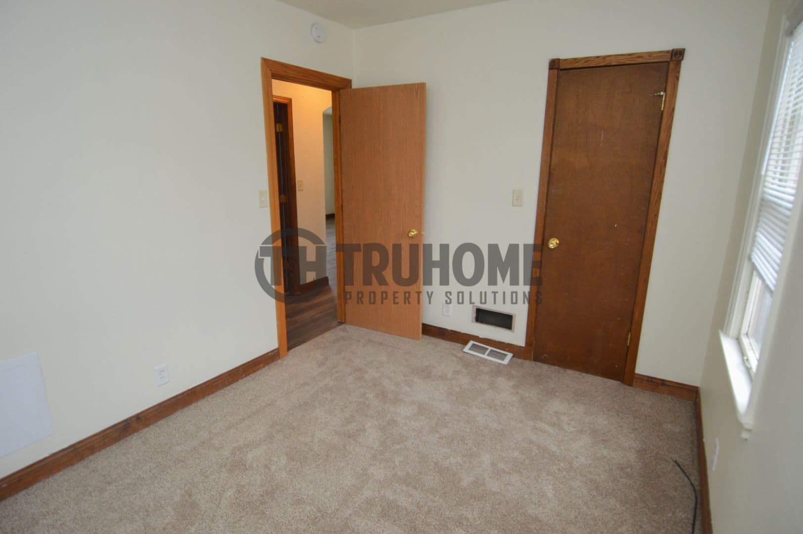 Grand Forks House: 2305 University Ave