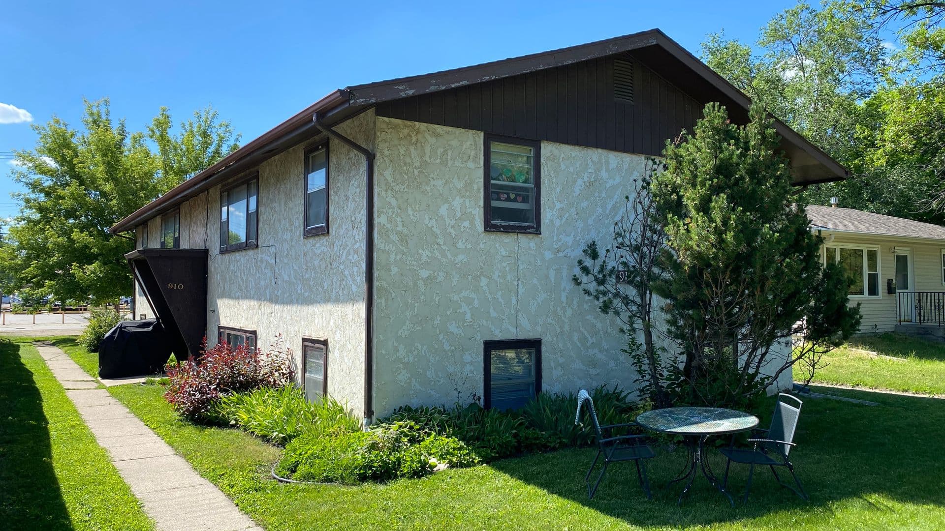 Grand Forks Apartment: 910 S. 12th St.