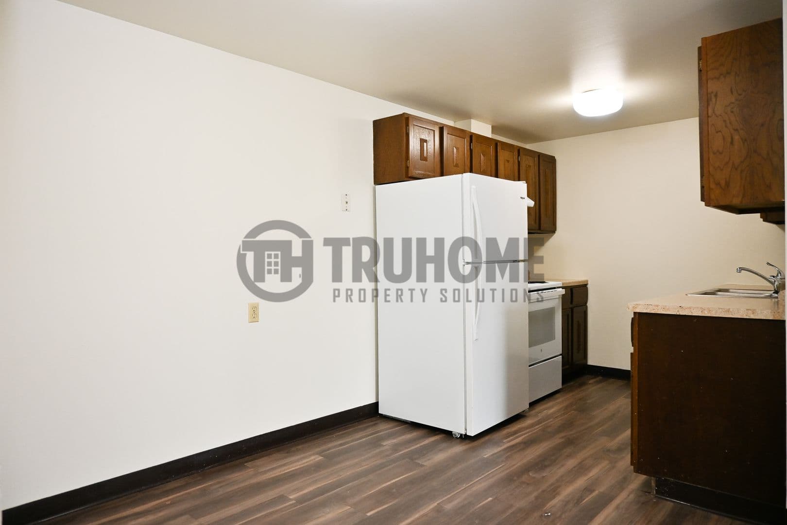 Grand Forks Apartment: 715 North 40th Street