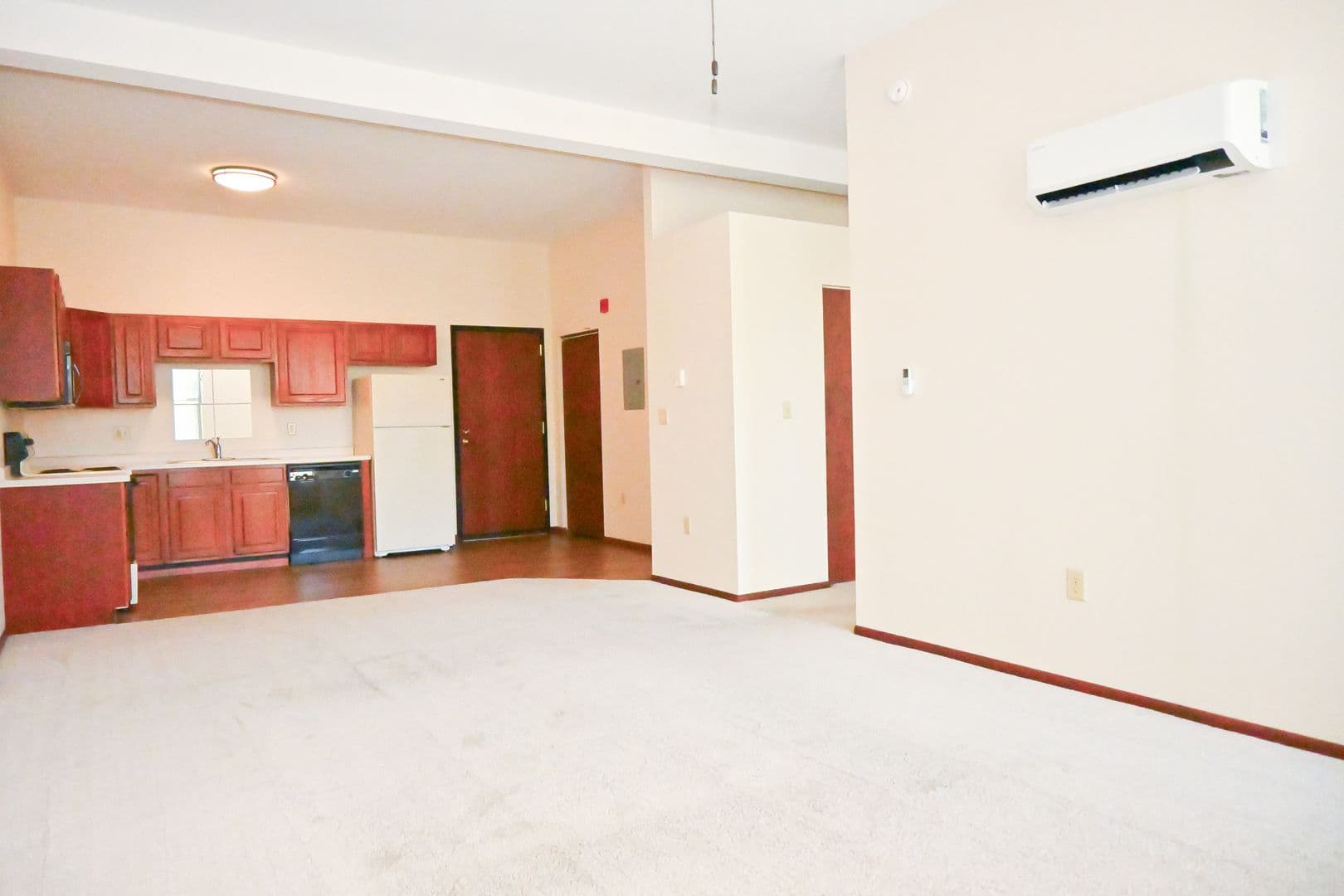 Grand Forks Apartment: 33 South 3rd Street