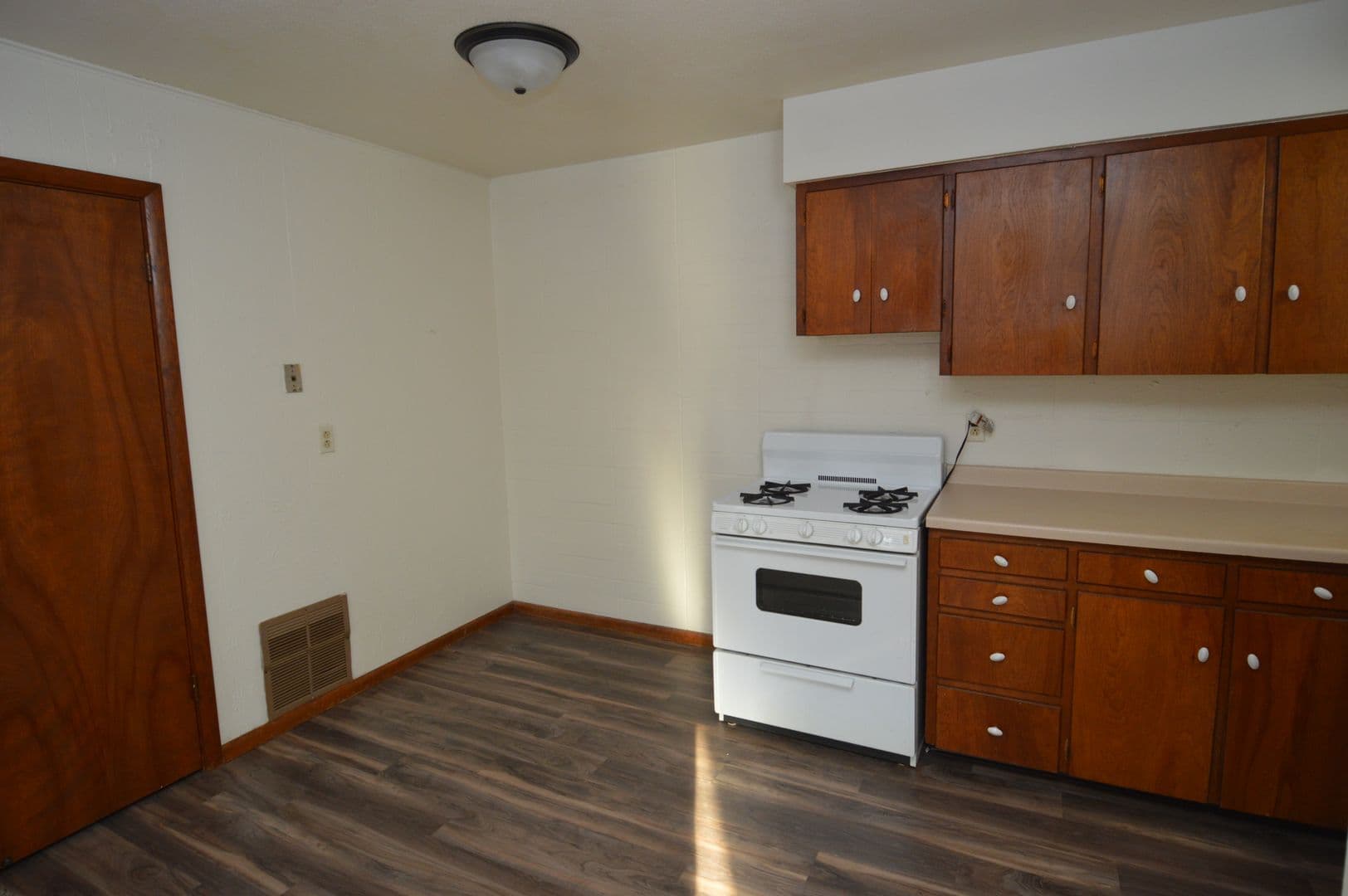 Grand Forks Apartment: 2212, 2216 and 2220 12th Ave. N.