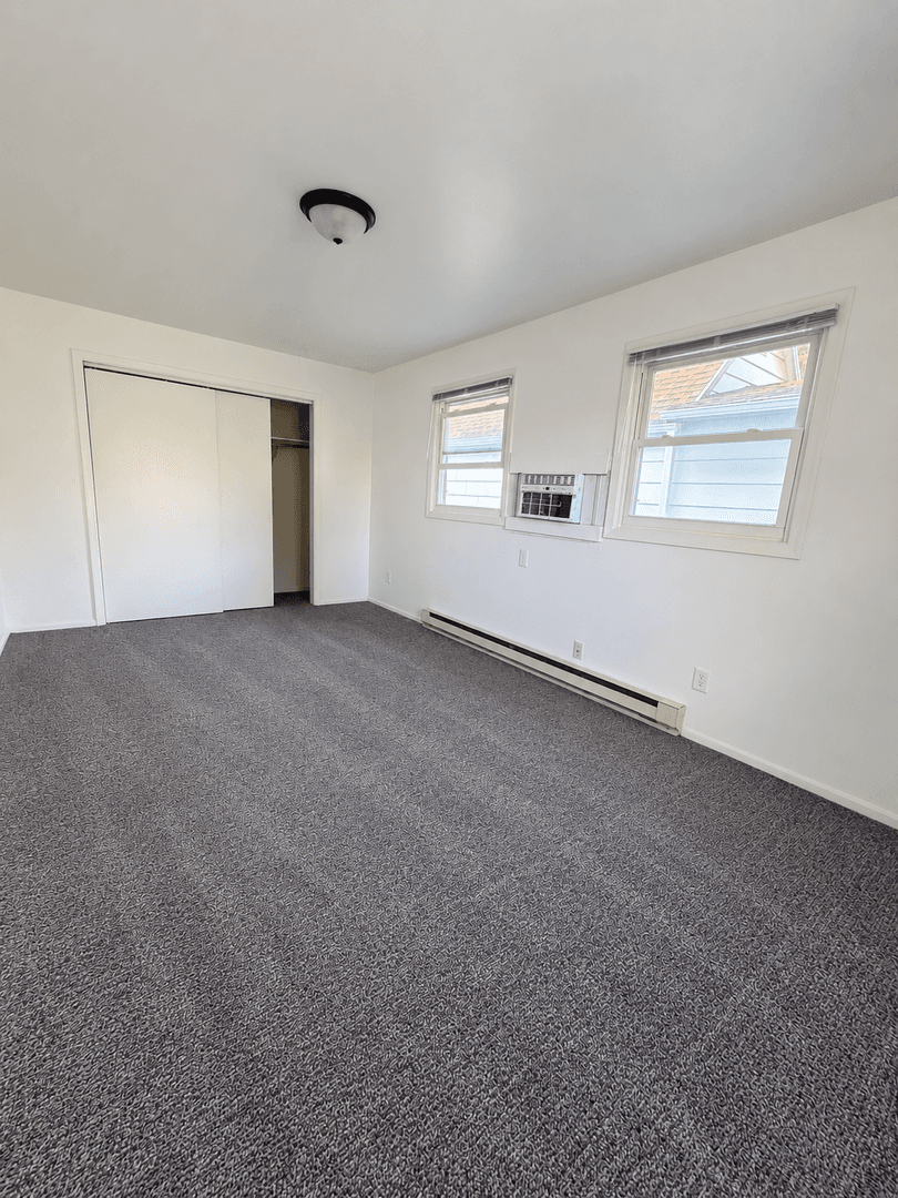 Grand Forks Apartment: 1319 10th Ave S.
