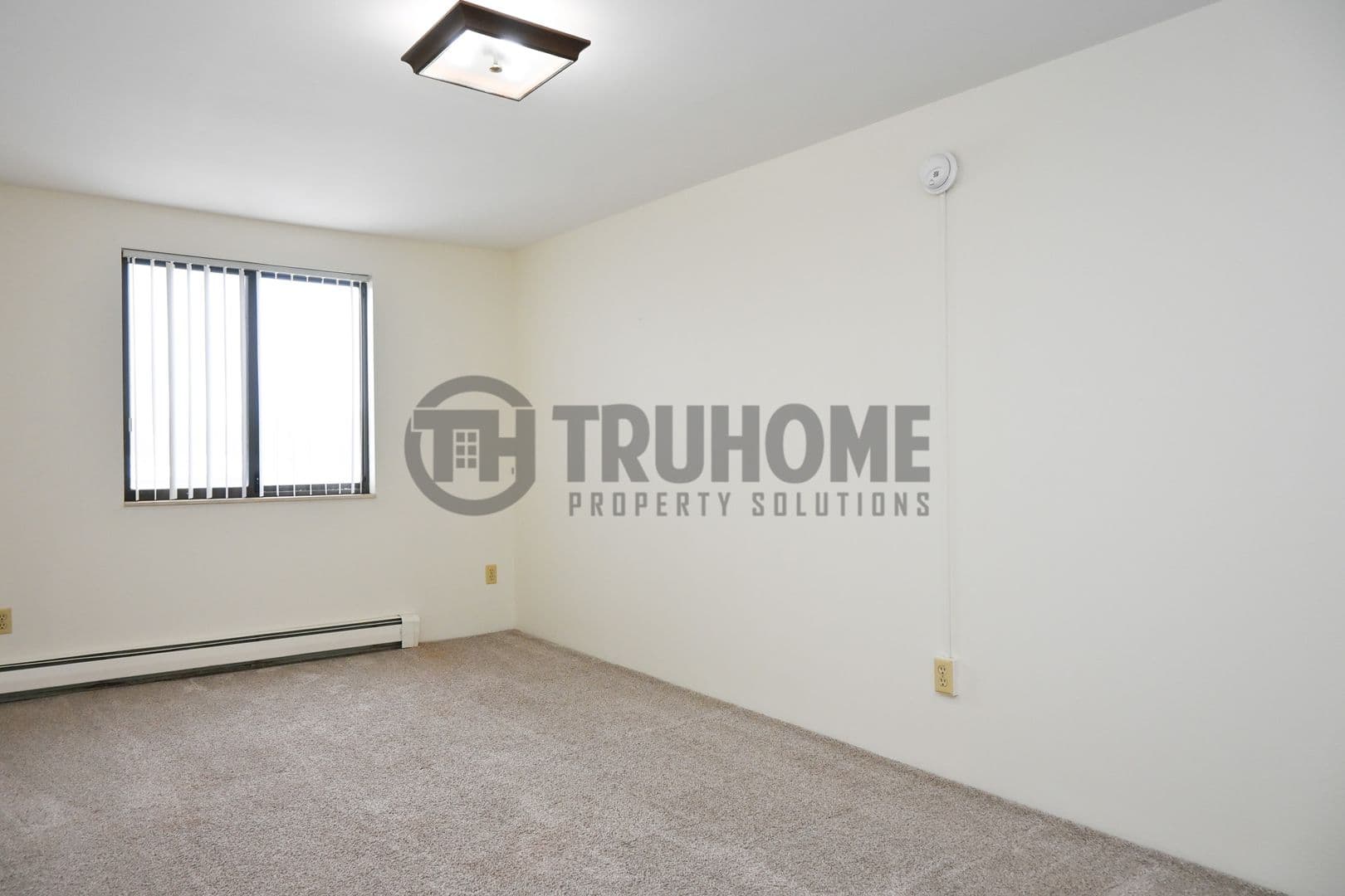 Grand Forks Apartment: 715 North 40th Street