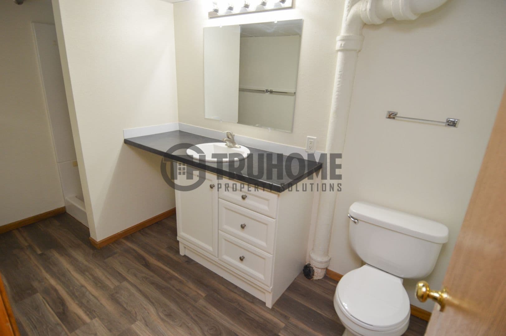 Grand Forks House: 2305 University Ave
