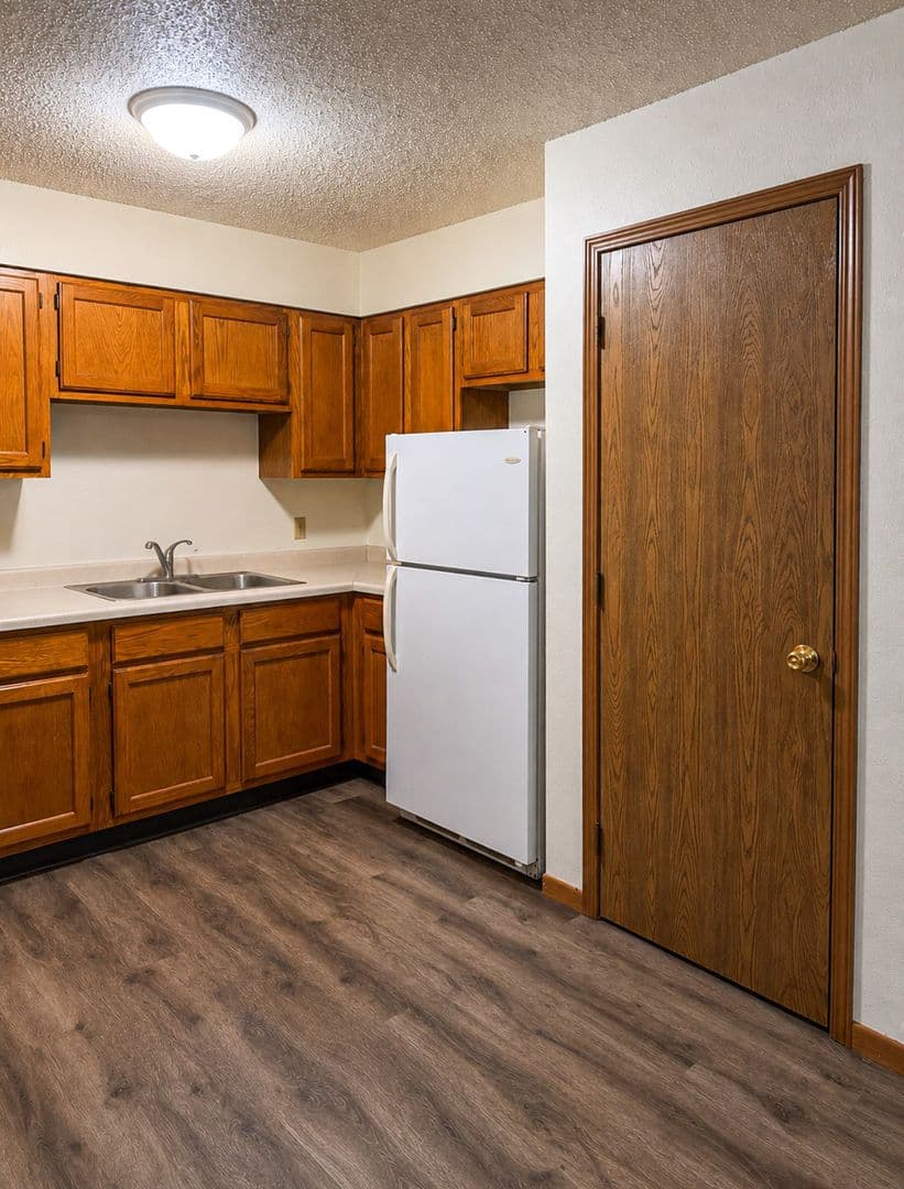 East Grand Forks Apartment: 2144 8th Ave NW