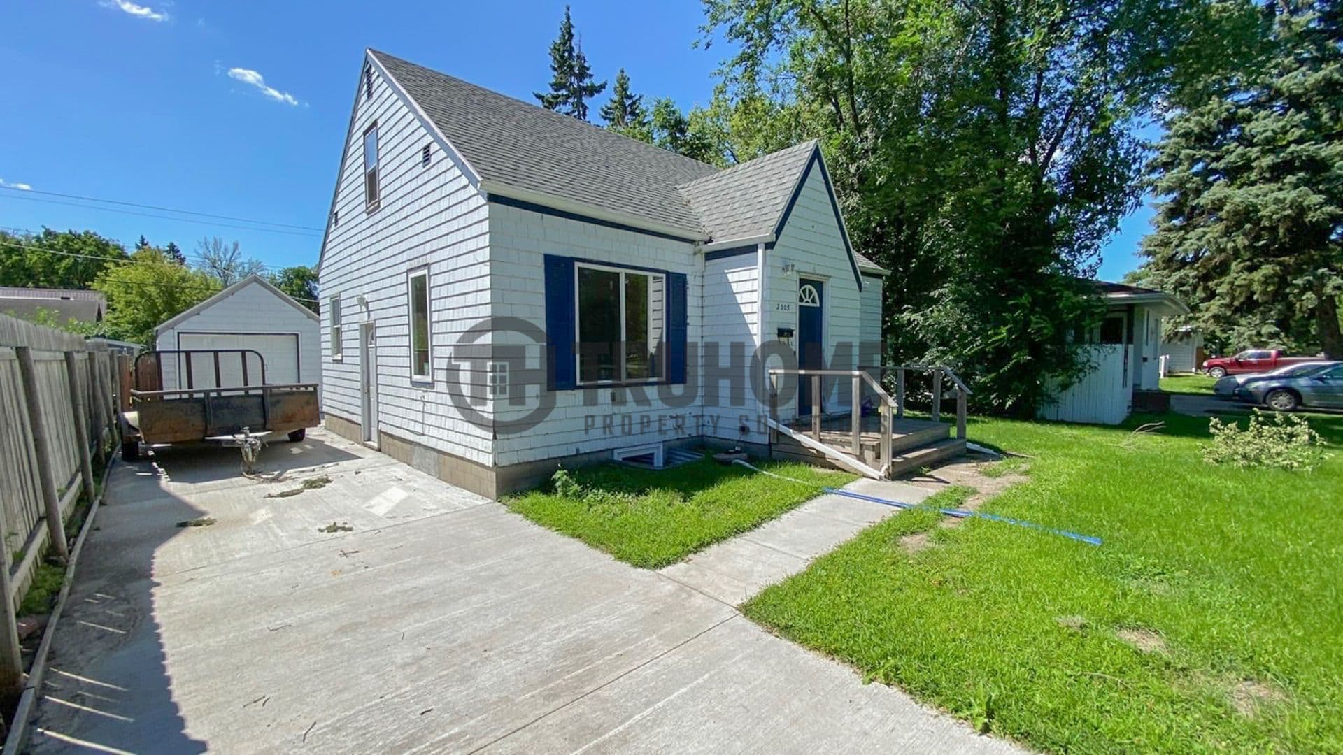 Grand Forks House: 2305 University Ave