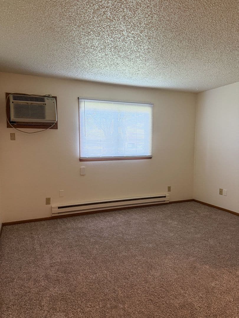 East Grand Forks Apartment: 2144 8th Ave NW