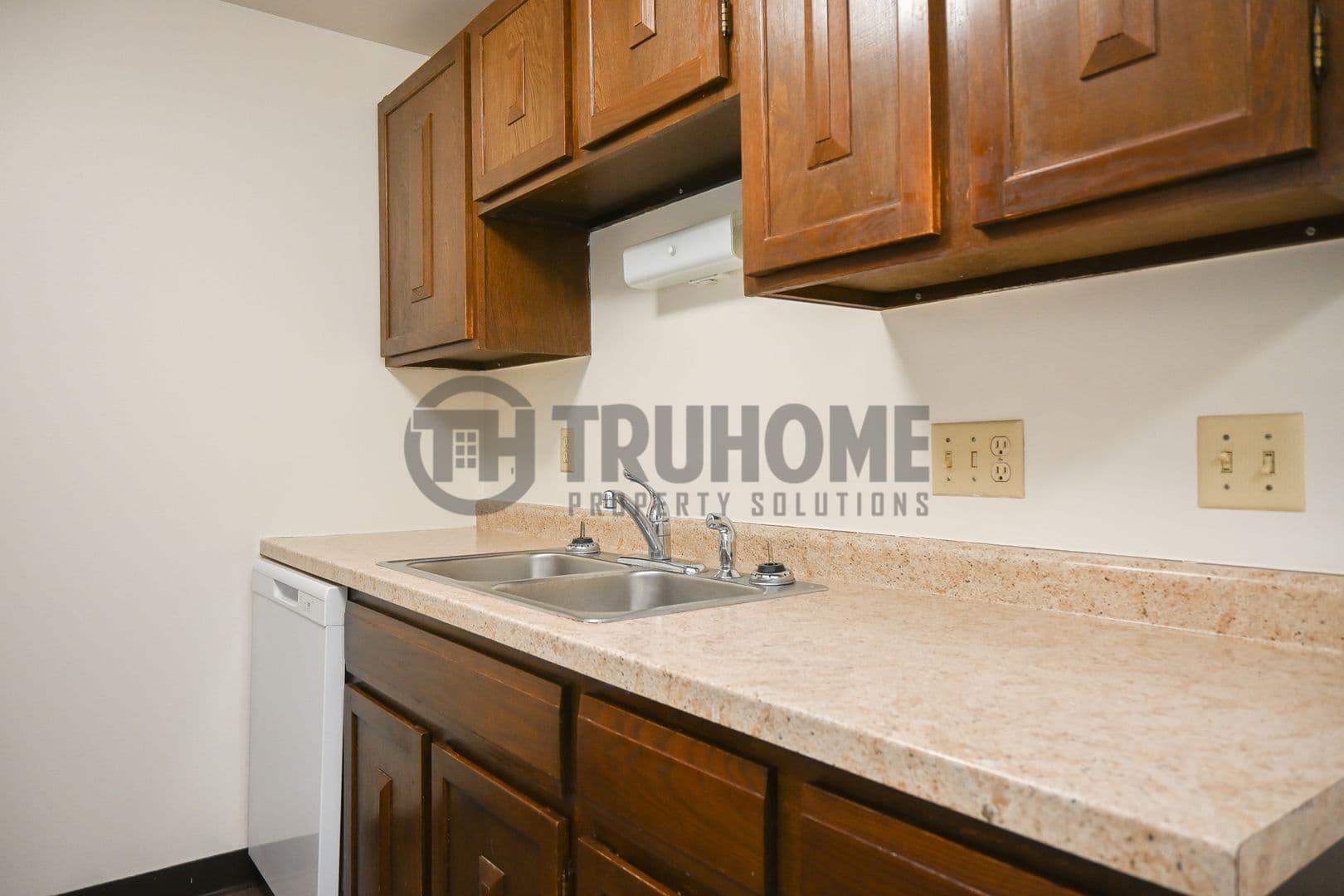 Grand Forks Apartment: 715 North 40th Street