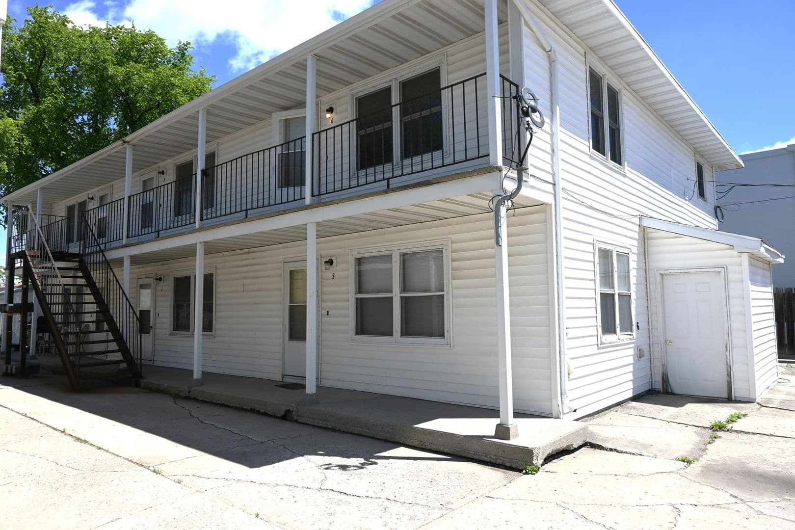 Grand Forks Apartment: 1319 10th Ave S.